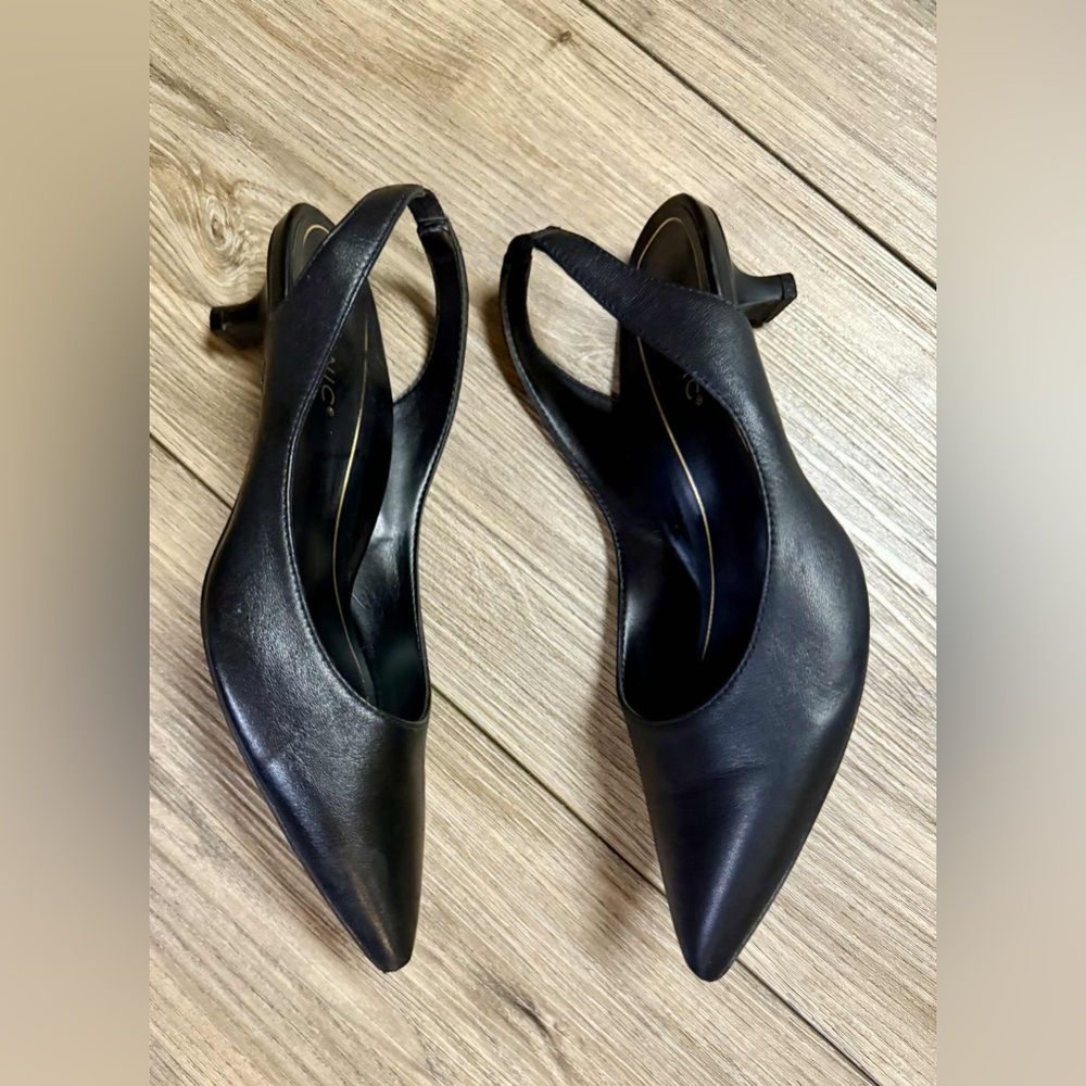 Vionic Black Pointed Toe Slingback Heels - image 3